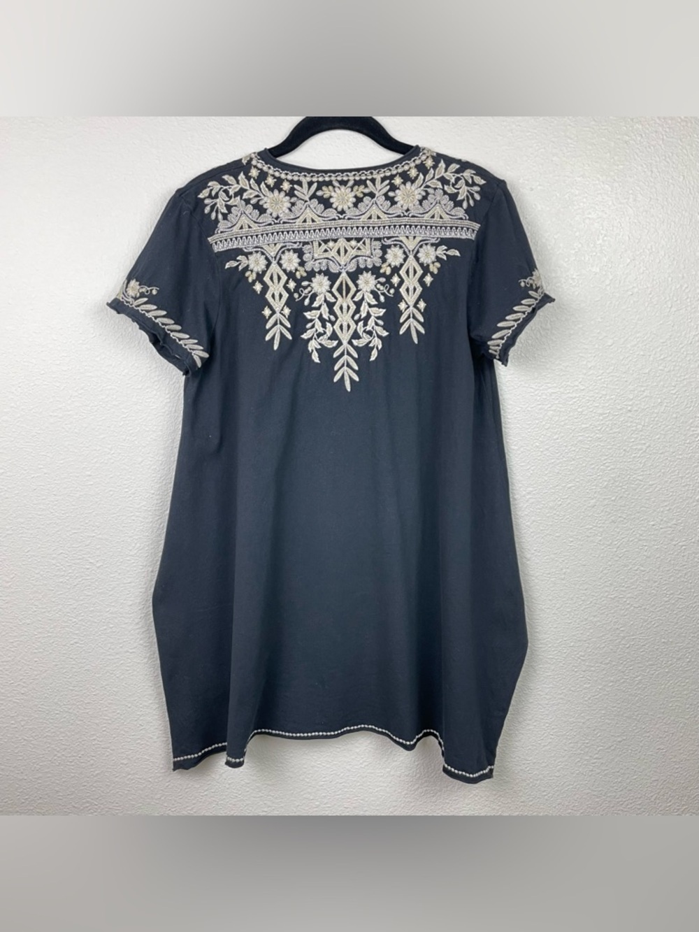 Johnny Was Women's Small Black Short Sleeve Embroidered V-Neck Tunic Top Boho - Picture 12 of 16